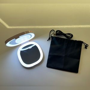 4.5 x 4.5 Lighted Compact Mirror, 1X/10X Magnifying Mirror, Travel Makeup Mirror